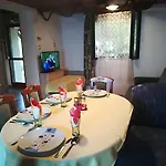 Sissy Vendeghaz Konukevi